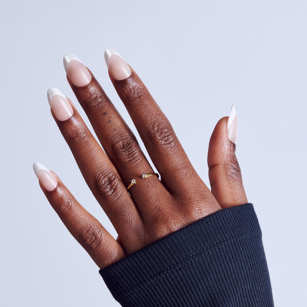 Kiss Core Magnetic Press On Fake Glue Nails - Patchouli | French Tips, Silver, Medium, Almond official pack