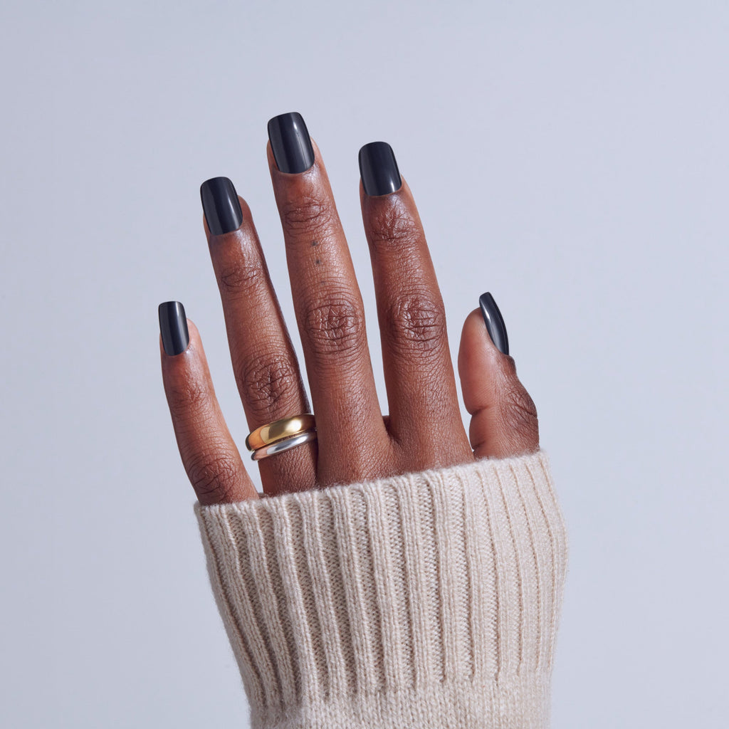 Kiss Core Color Press On Fake Glue Nails - Photogenic | Solid, Black, Short, Squoval official pack