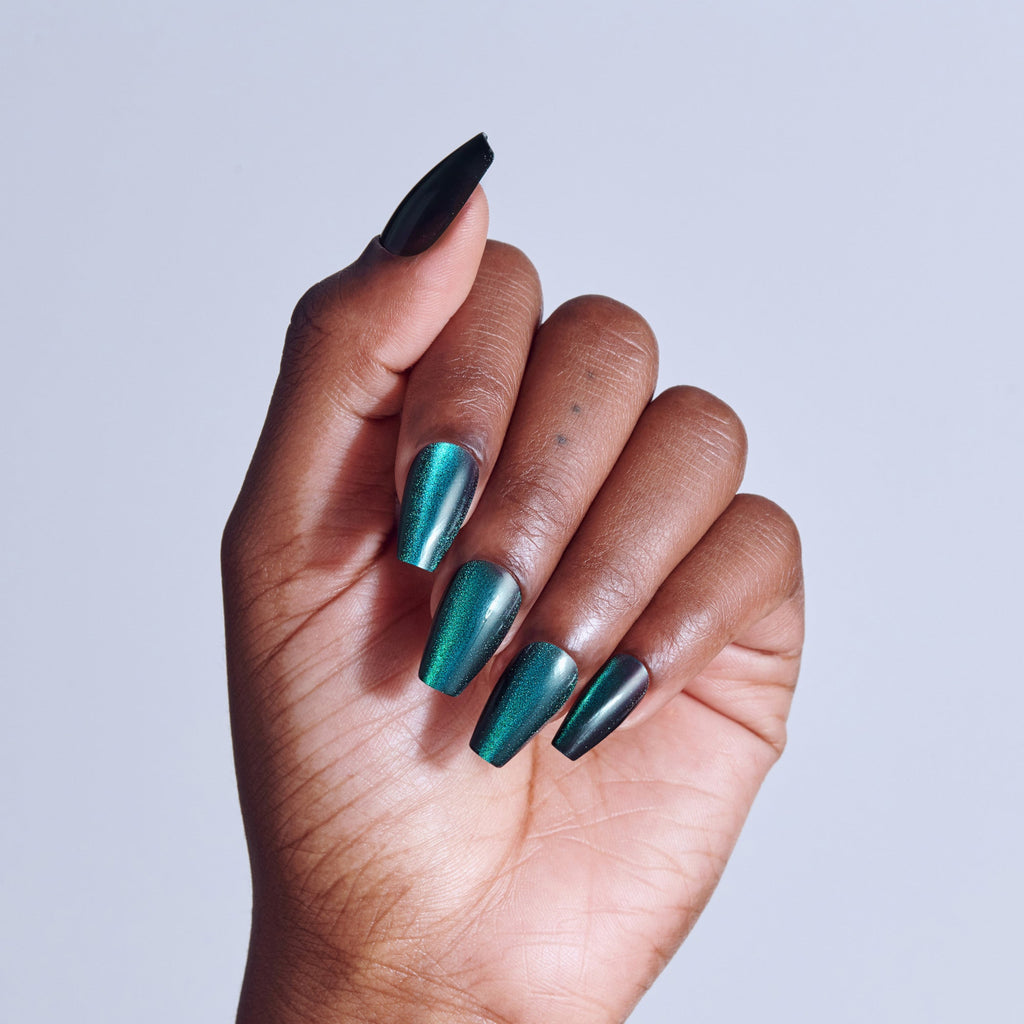 Kiss Core Magnetic Press On Fake Glue Nails - Shimmering | Magnetic, Green & Blue, Medium, Coffin official pack