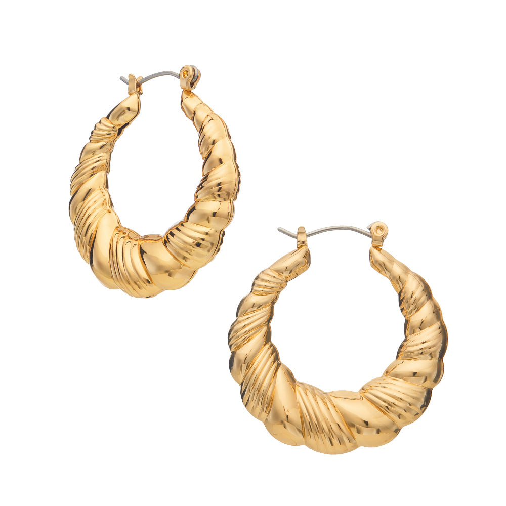 JE326_main "A pair of gold hoop earrings displayed on a white card. The earrings have a twisted design, giving them a textured appearance. The card is labeled "arria by KISS" in gold lettering, and it indicates that the earrings are lead-free. The overall