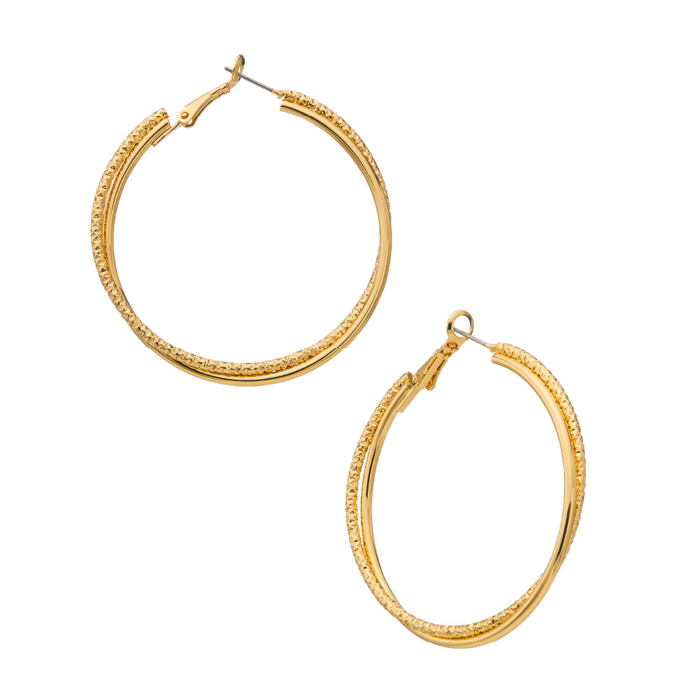 JE714_main "A pair of gold hoop earrings displayed on a white card. The earrings have a textured design, adding a touch of elegance. The card is labeled with the brand name "arria by KISS" at the top, and it indicates that the earrings are lead and nickel